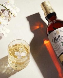 ruou ballantines 21 blended scotch whisky 1 1 600x337 1