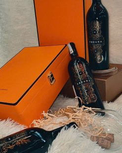 VANG MỸ TREANA RED - HỘP DA 2 CHAI MÀU CAM CAO CẤP