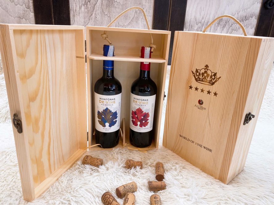 CẶP LÁ ĐỎ VÀ LÁ XANH MontGras DE.VINE Reserva - HỘP GỖ 2 CHAI